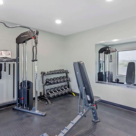 Suburban Studios Verona - Staunton North Екстериор снимка