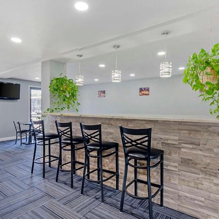 Suburban Studios Verona - Staunton North Екстериор снимка